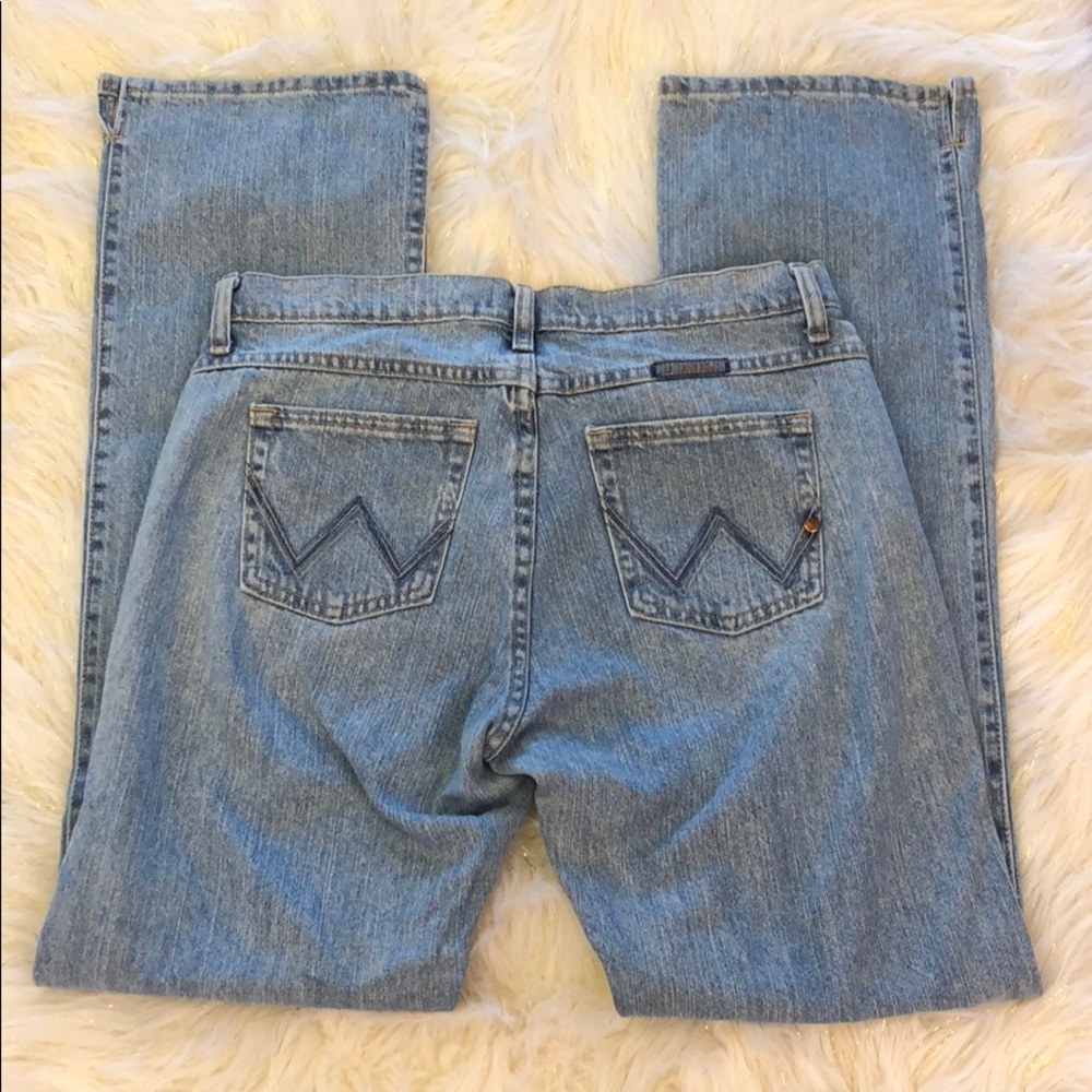 RETRO Wrangler Light Wash Jeans - Picture 2 of 5